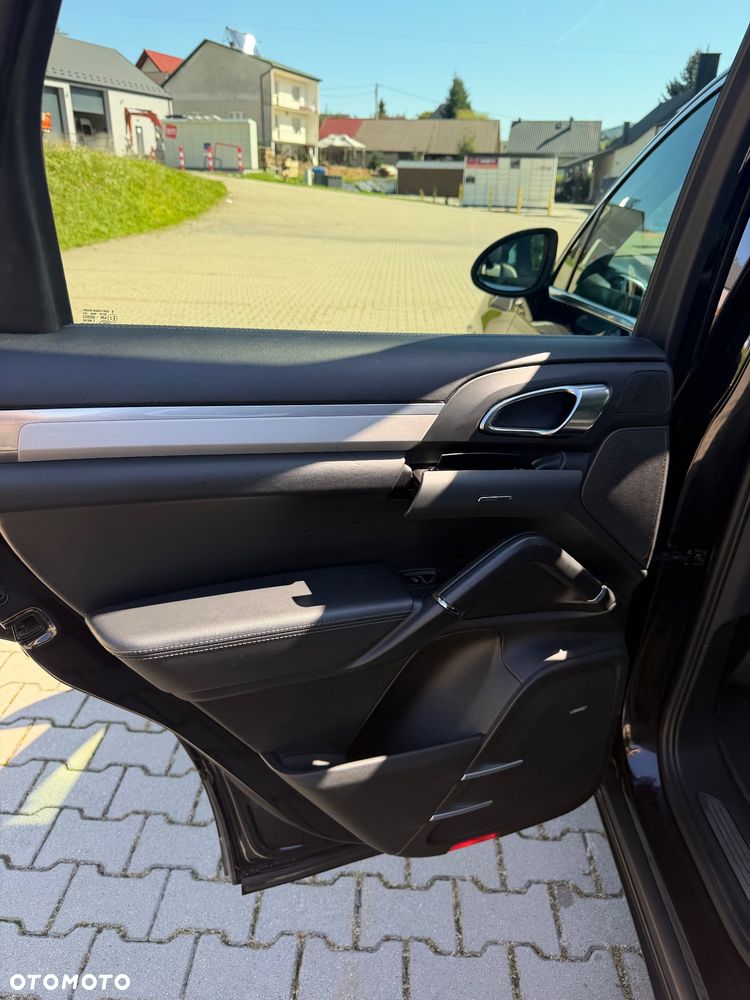 Porsche Cayenne - 16