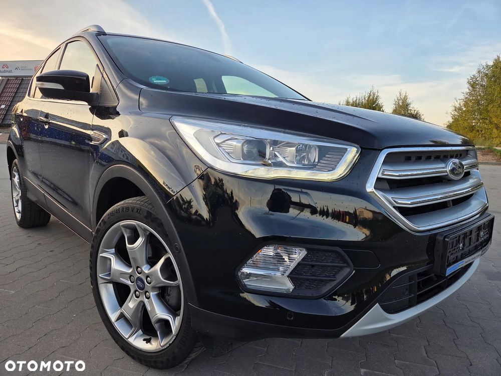 Ford Kuga 1.5 EcoBoost 2x4 Black & Silver - 1