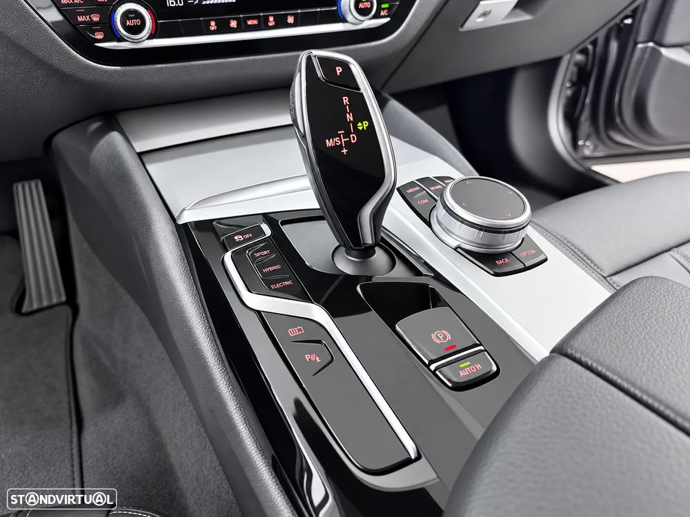 BMW 520 e Line Luxury - 36