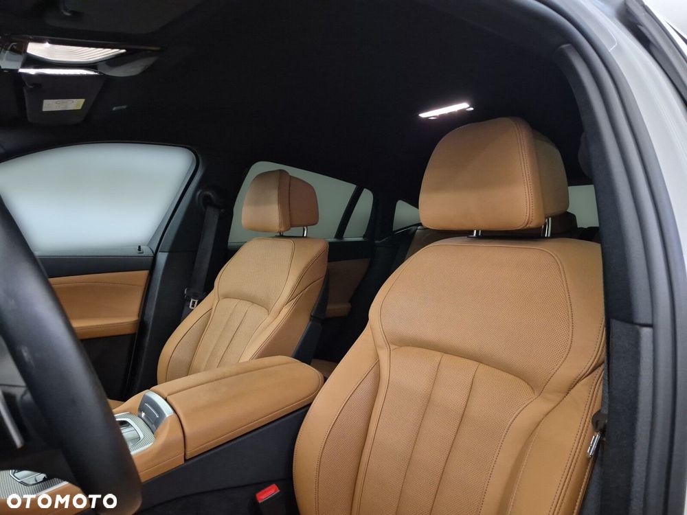 BMW X6 M50i - 13