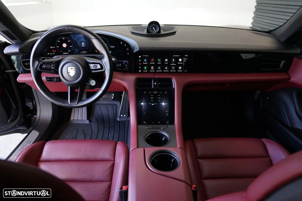 Porsche Taycan Turbo - 12