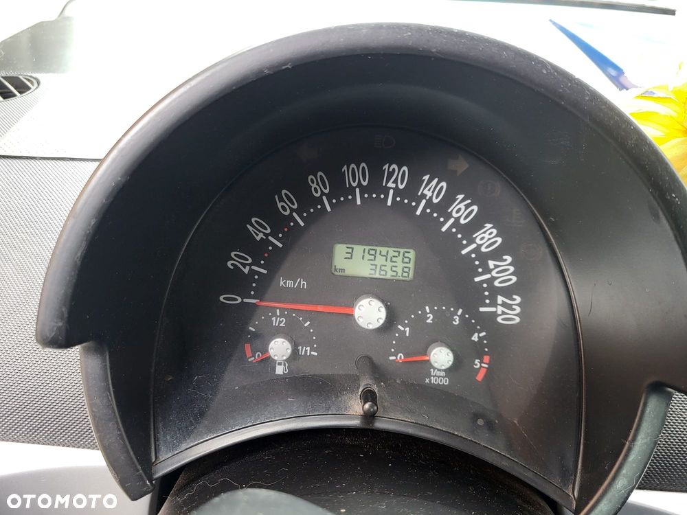 Volkswagen New Beetle - 5