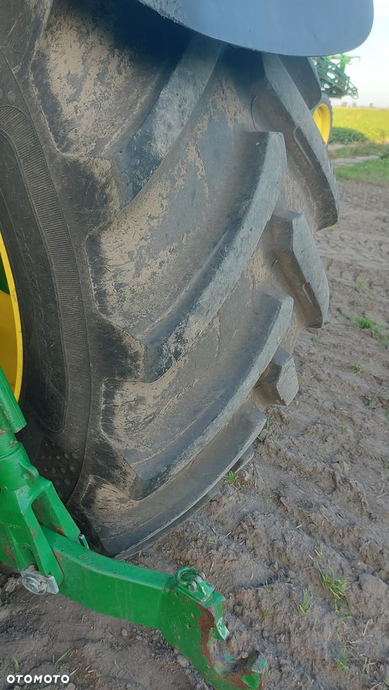 John Deere 6215R - 3