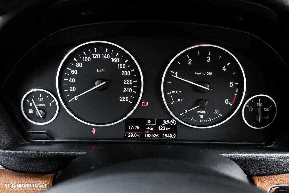 BMW 320 d xDrive Line Luxury - 12