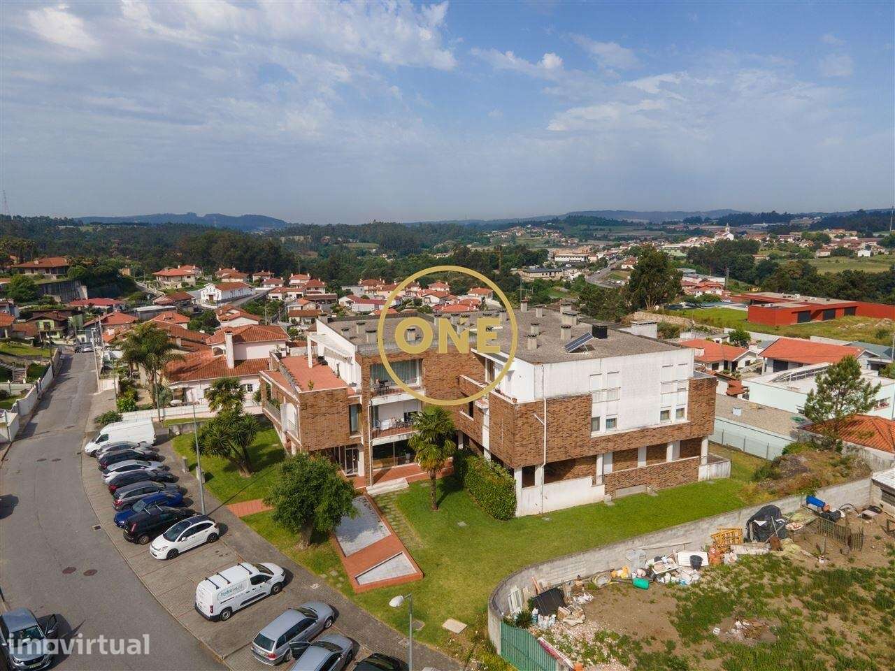Apartamento T3 em Gondifelos com Garagem para Dois Carros e Arrumos de - Grande imagem: 2/28