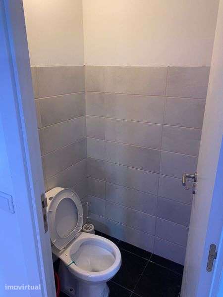 Loja para Arrendamento – Amora | 150 m² | Excelente Localização - Grande imagem: 2/10