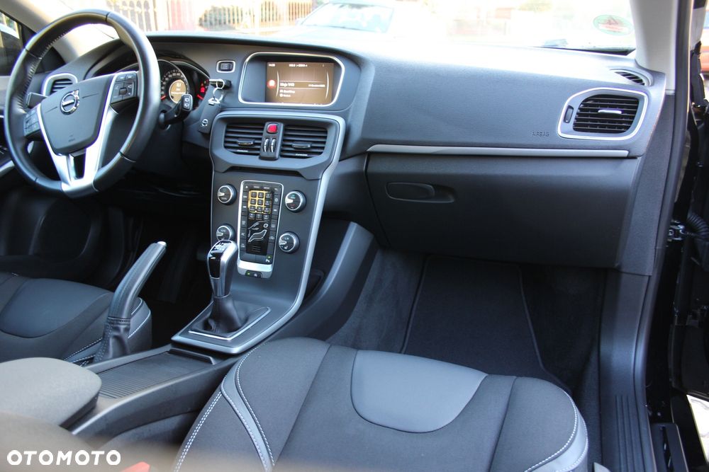 Volvo V40 T2 Momentum - 19