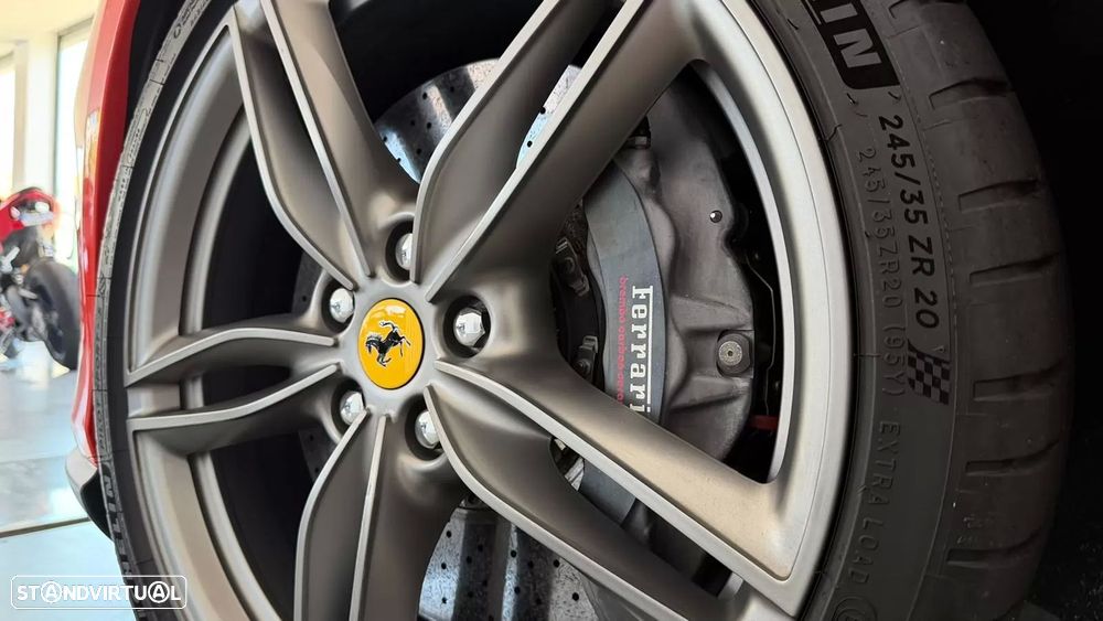 Ferrari Roma 3.9 Twin-Turbo V8 - 17