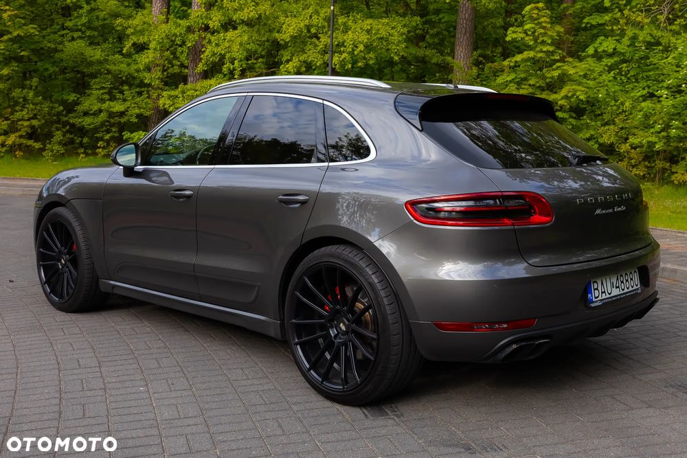 Porsche Macan Turbo - 1