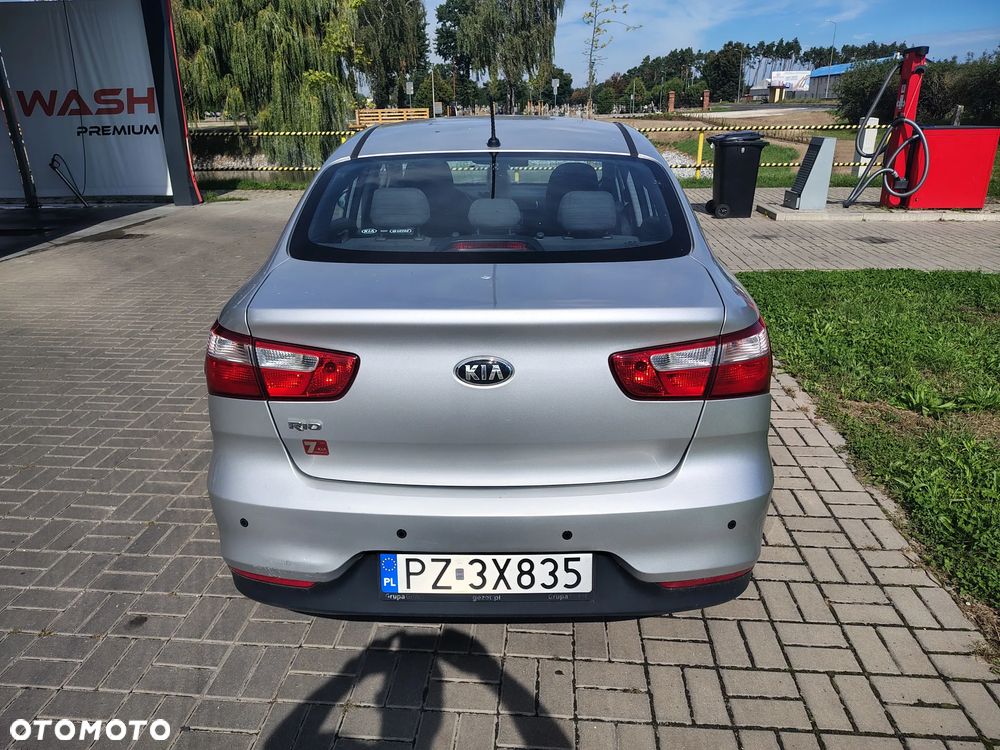Kia Rio 2015 photo 5