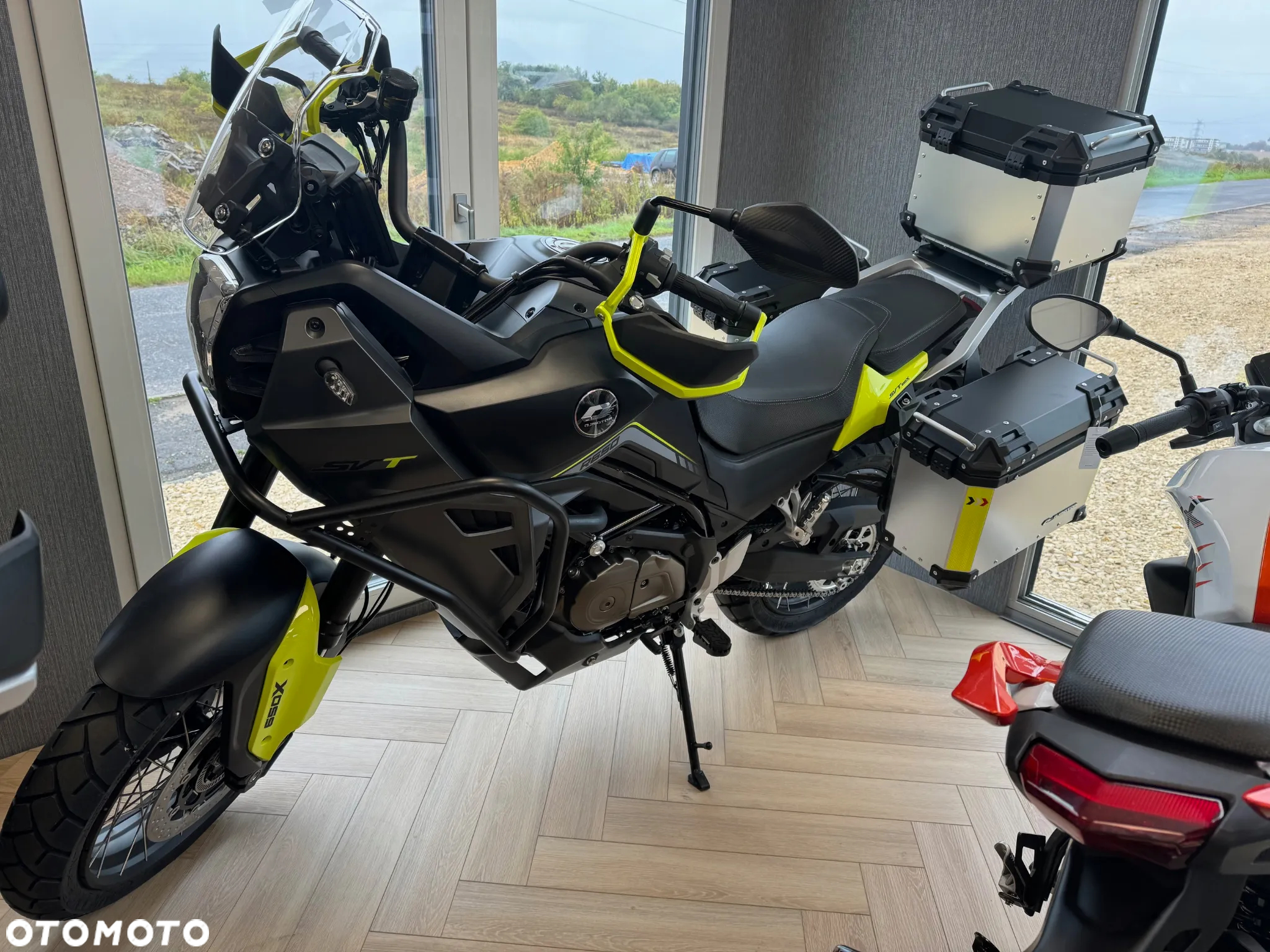 QJMOTOR SVT 650X - 11