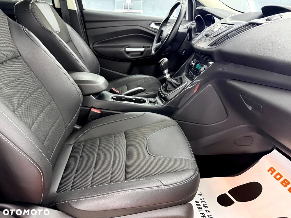 Ford Kuga 1.5 EcoBoost 2x4 Titanium - 28