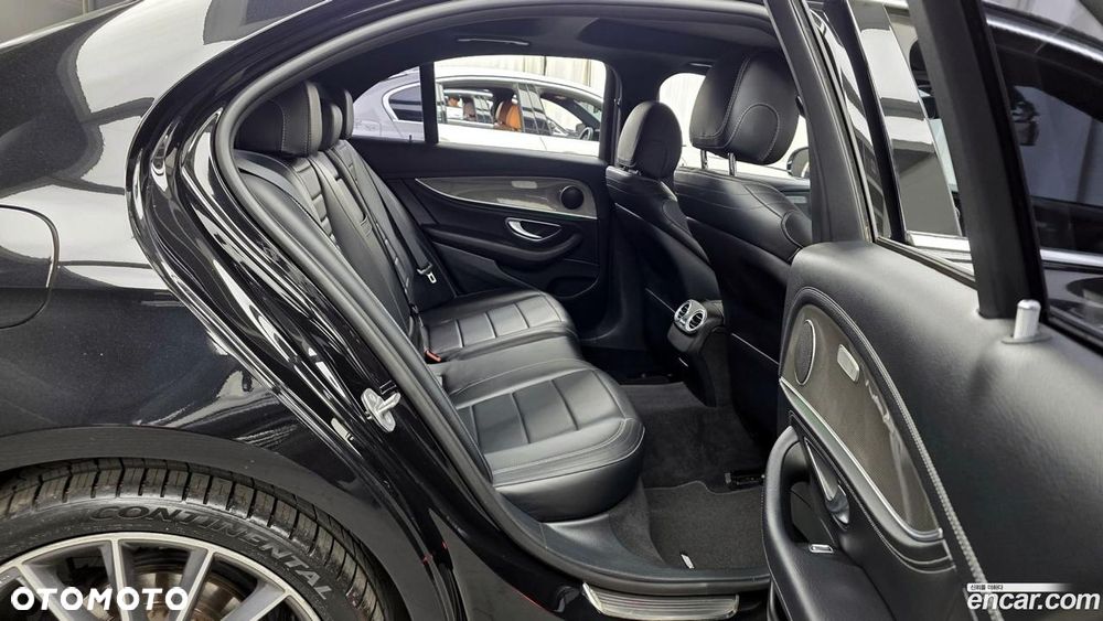 Mercedes-Benz Klasa E 300 9G-TRONIC AMG Line - 12