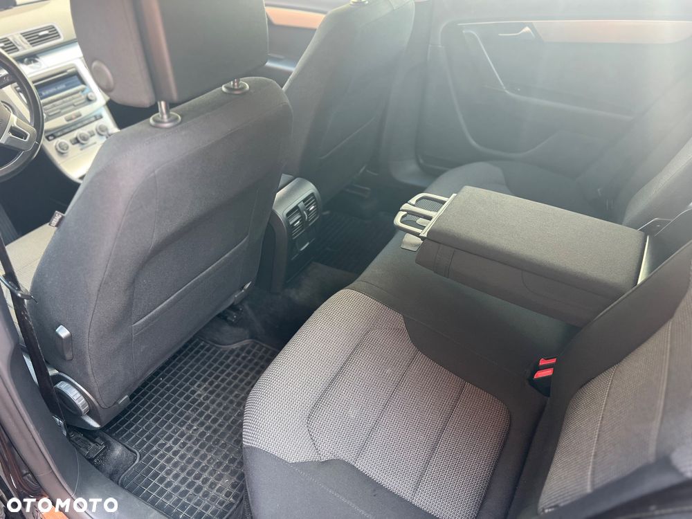 Volkswagen Passat 2.0 TDI DPF Comfortline - 27