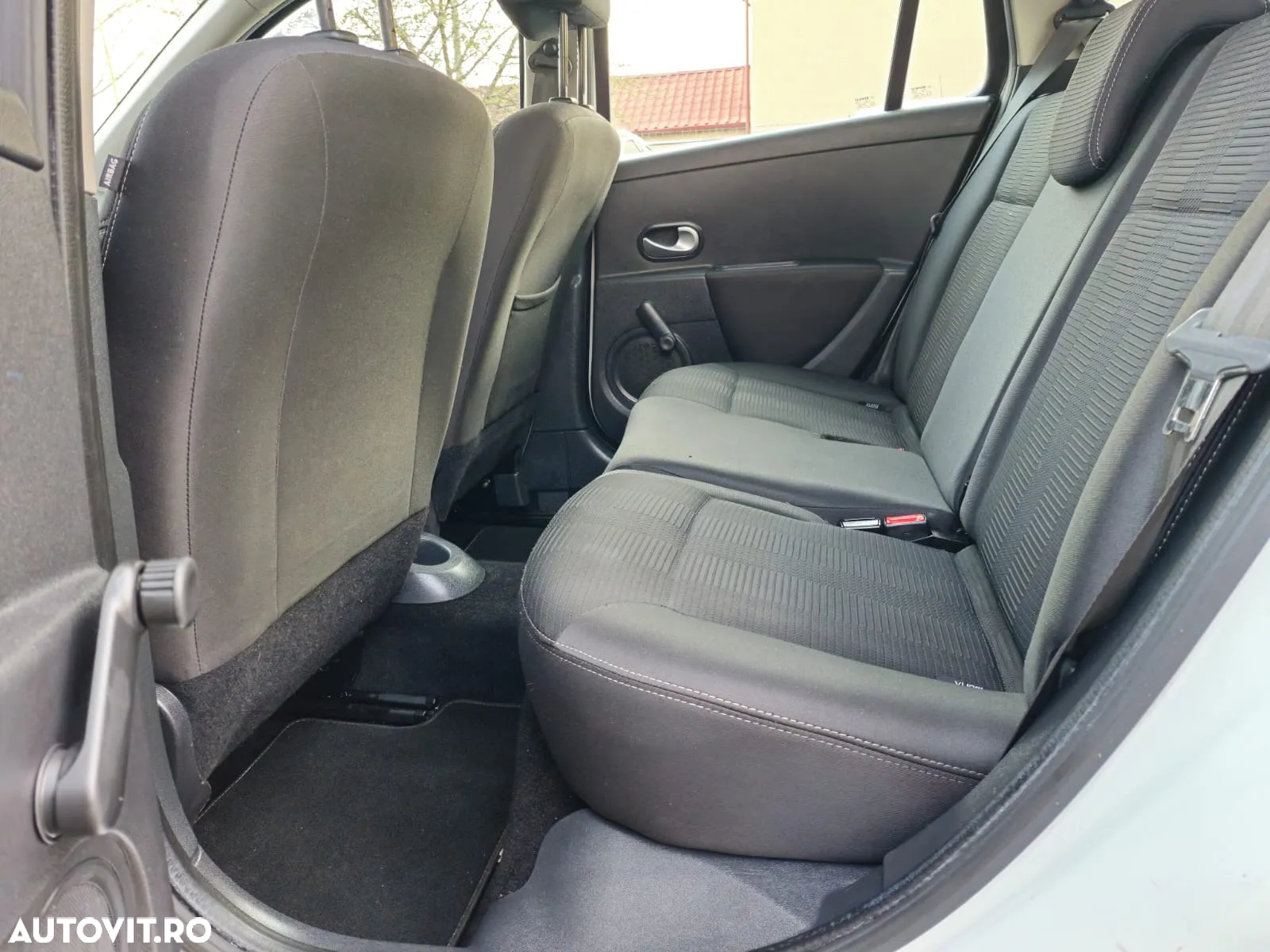 Renault Clio - 10
