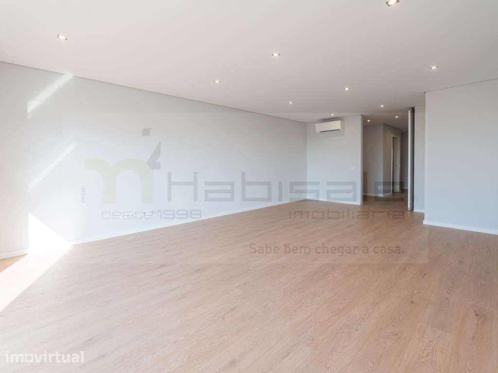 T3 Excelentes Acabamentos com Box Perto da Praia de Carcavelos - Grande imagem: 2/36