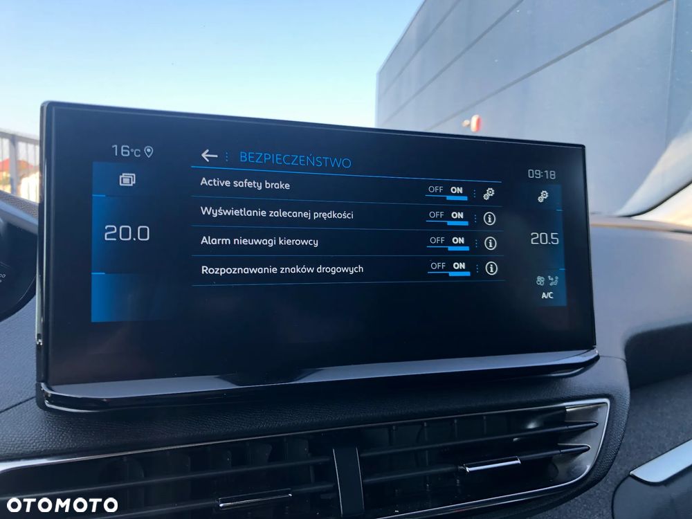 Peugeot 3008 1.2 PureTech Allure S&S EAT8 - 19