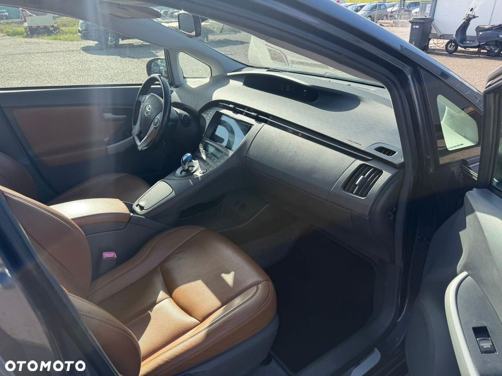 Toyota Prius - 35
