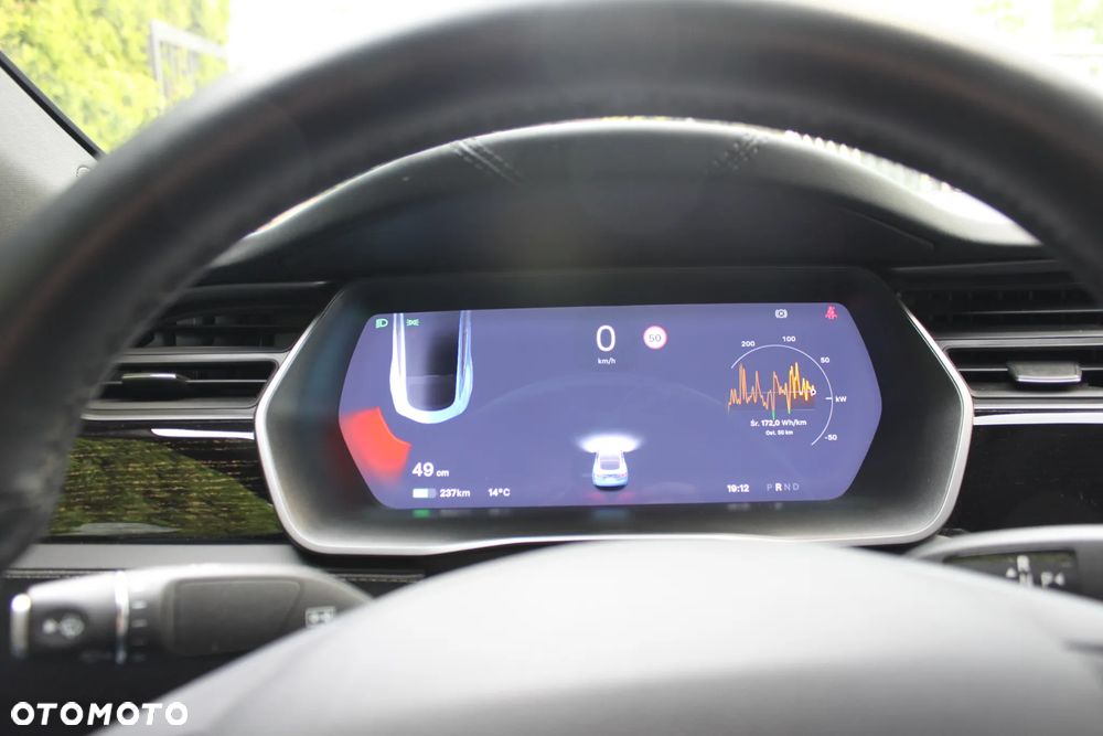 Tesla Model S - 6