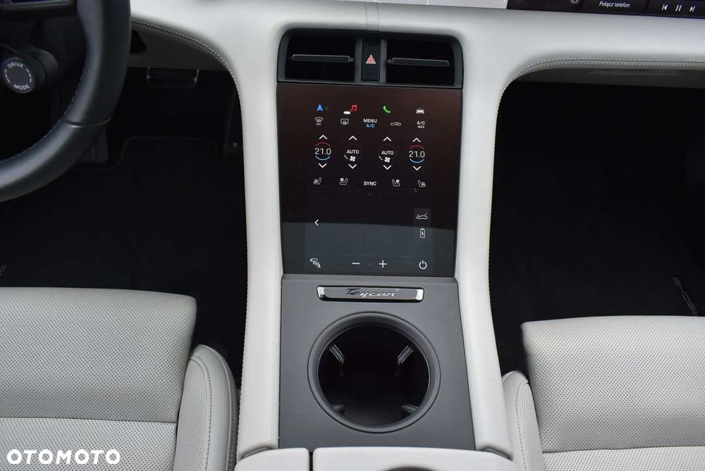 Porsche Taycan Turbo Sport Turismo - 13