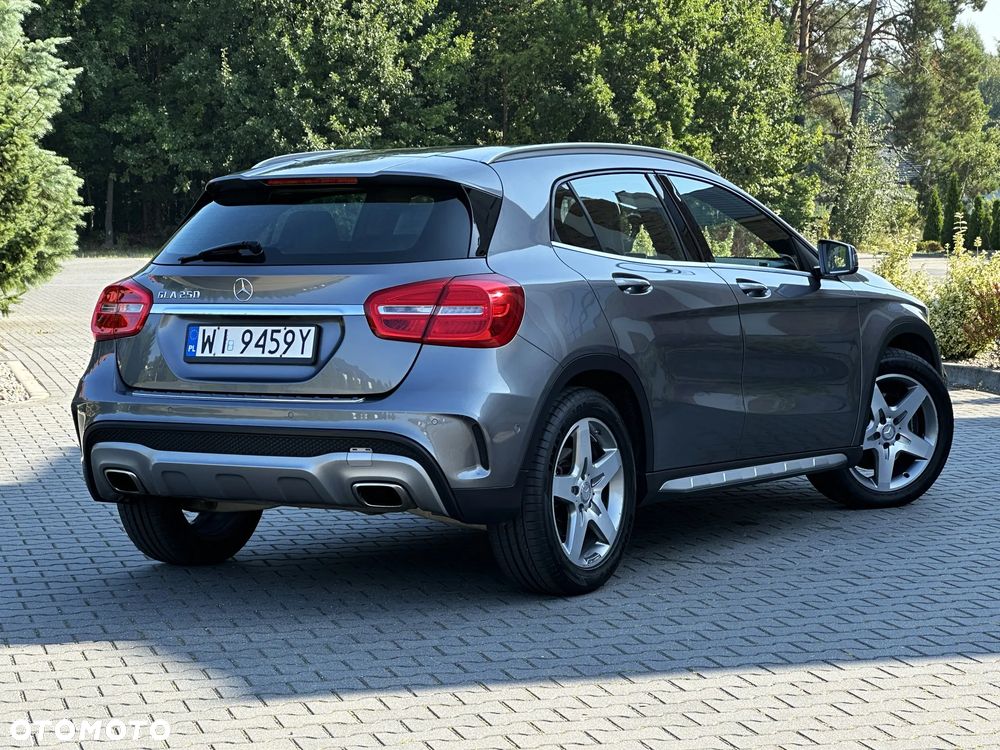 Mercedes-Benz GLA 250 7G-DCT - 11