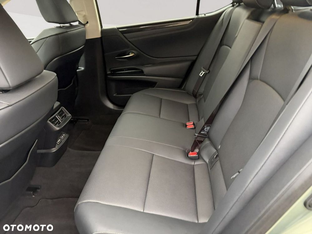 Lexus ES - 22