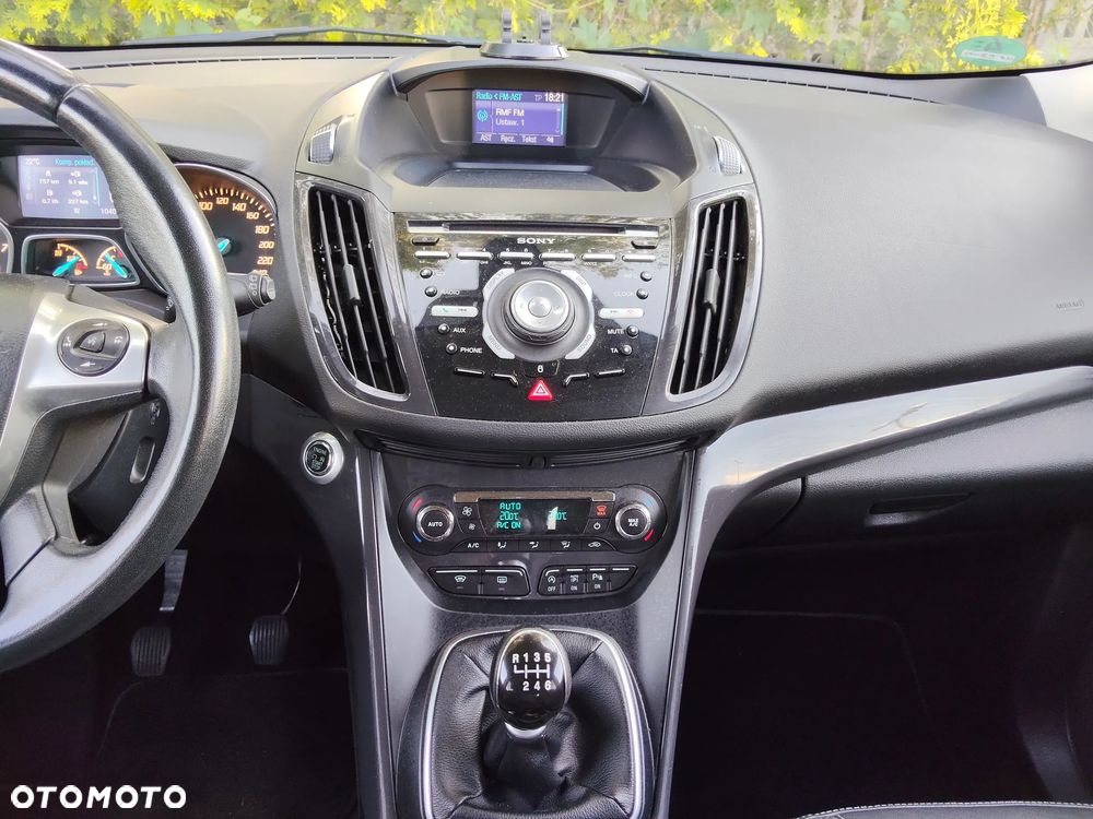 Ford Kuga 1.6 EcoBoost 2x4 Titanium - 12