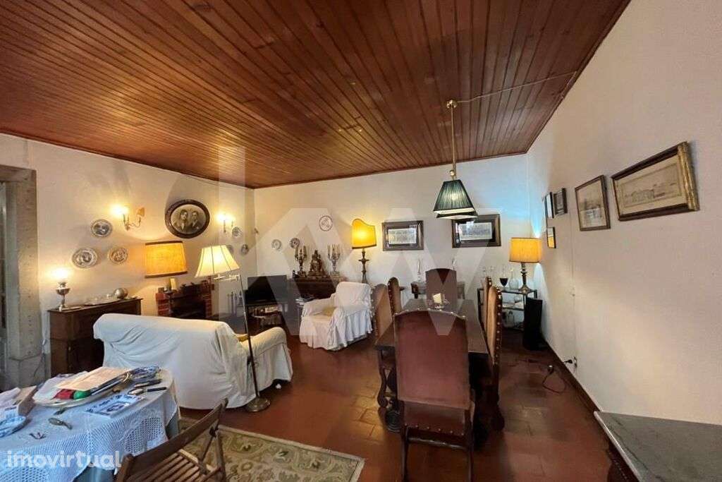 Moradia com 2 pisos e jardim no centro  de Benfica - Grande imagem: 4/23