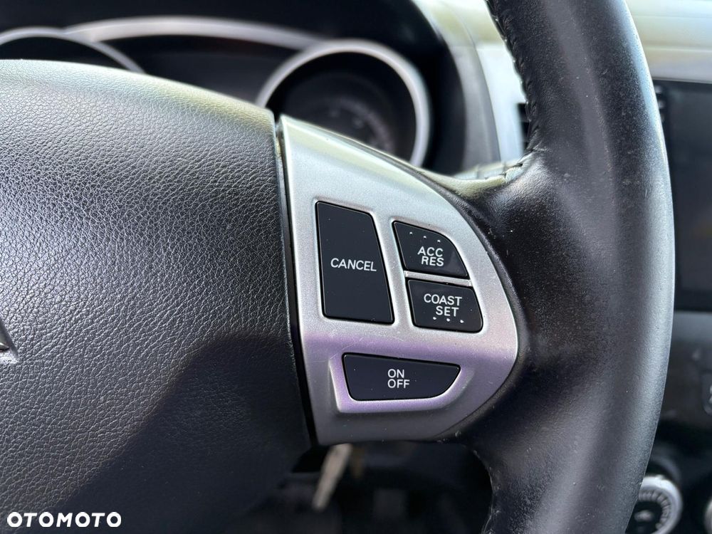 Mitsubishi Outlander - 16
