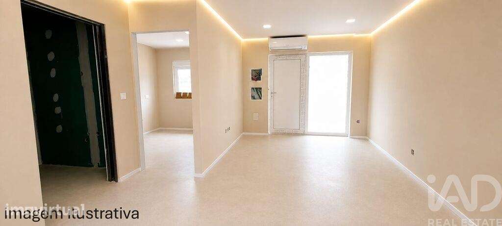 Moradia geminada T2 em Barcelinhos de 60 m2 - Grande imagem: 4/34