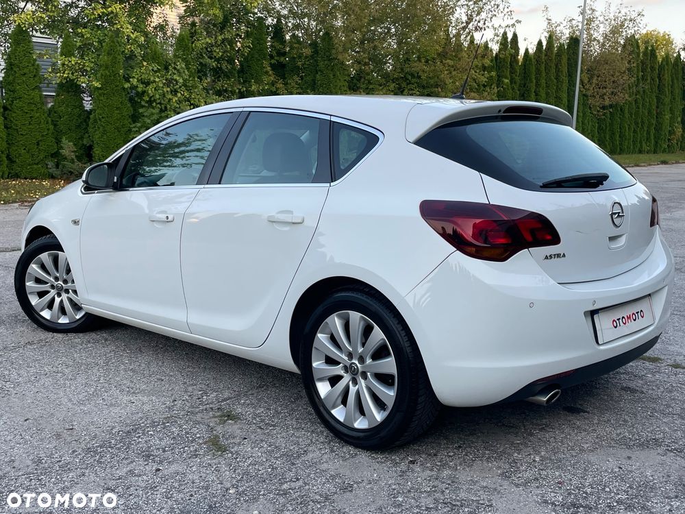 Opel Astra 1.4 Turbo Exklusiv - 4