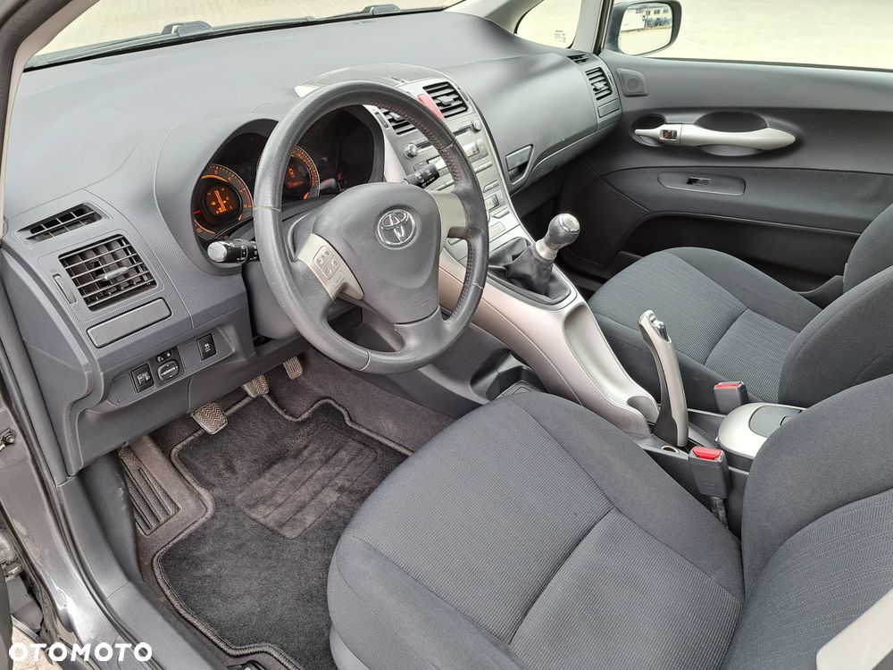 Toyota Auris - 13