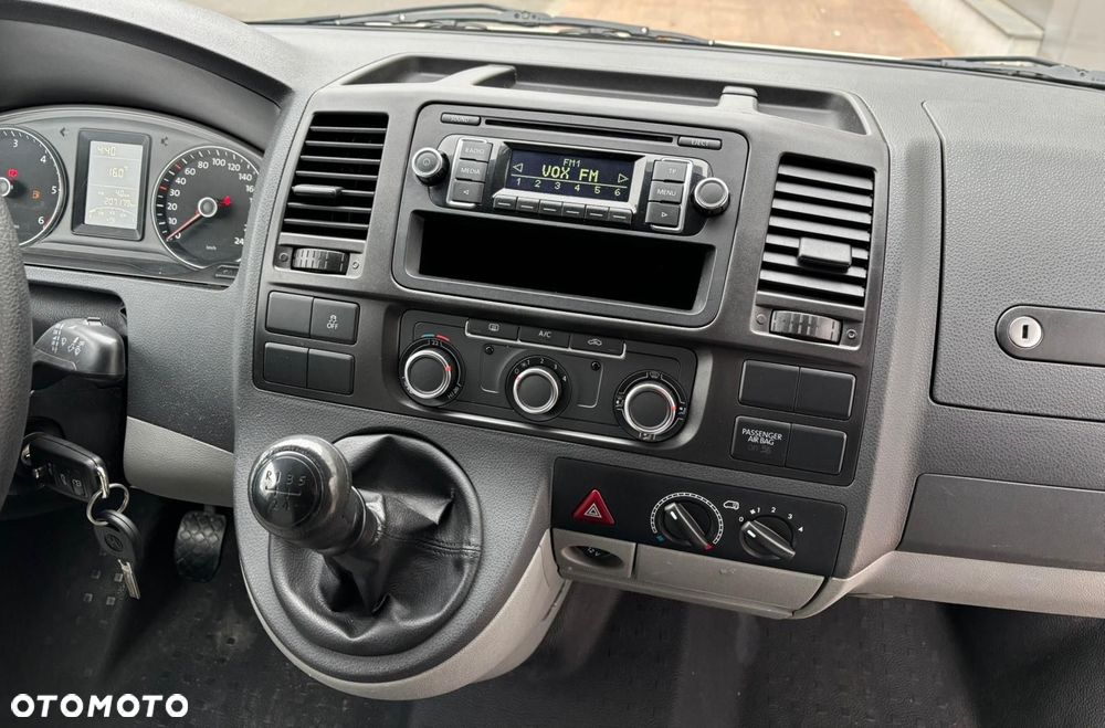 Volkswagen Transporter Caravelle Lang Profi - 16