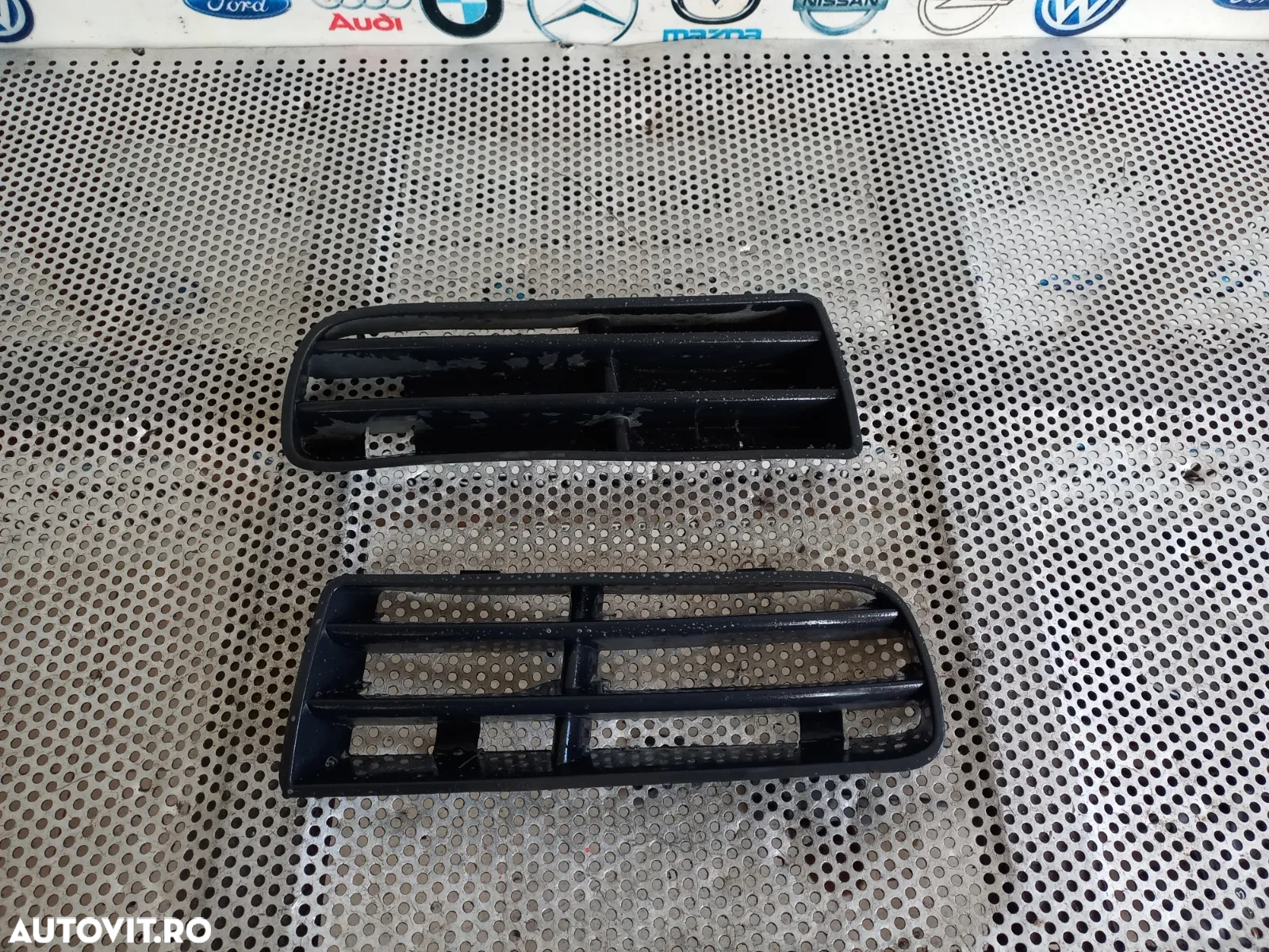 Set Grile Grila Proiectoare Bara Fata Vw Golf 4 lV - Dezmembrari Arad - 4