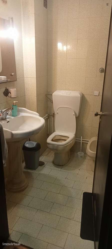 Quarto - localizado em Aveiro - Grande imagem: 3/6