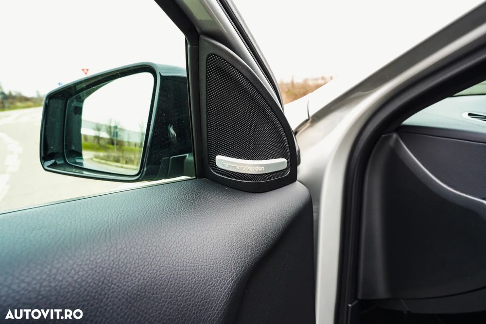 Mercedes-Benz A 45 AMG 4Matic AMG Speedshift 7G-DCT PETRONAS 2015 World Champion Edition - 9