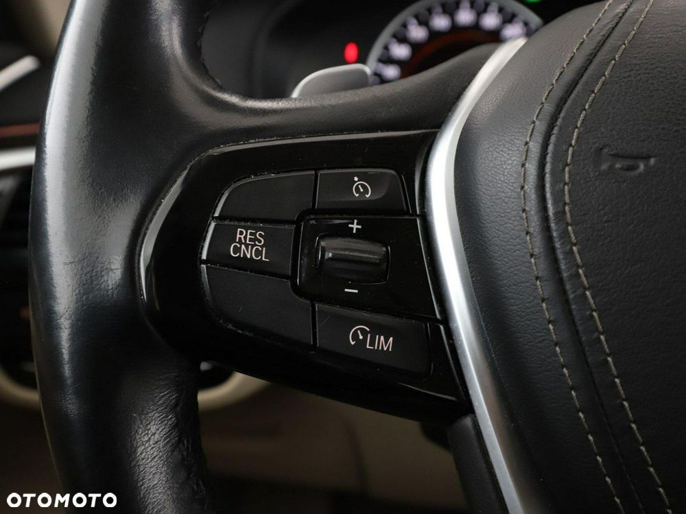 BMW Seria 5 520d Luxury Line - 32