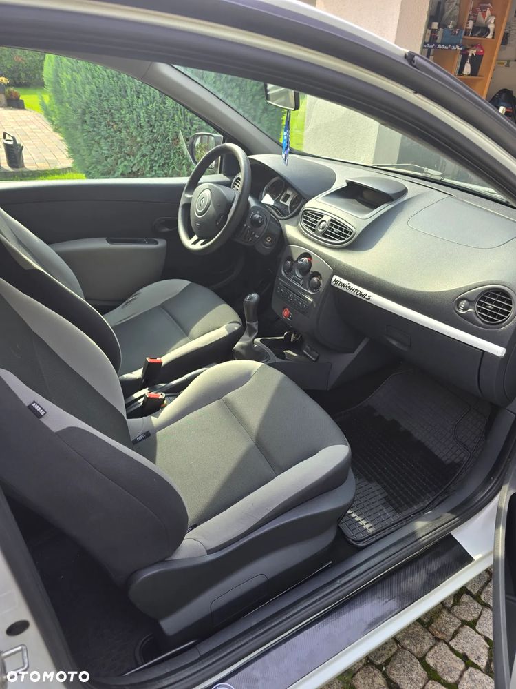 Renault Clio - 8