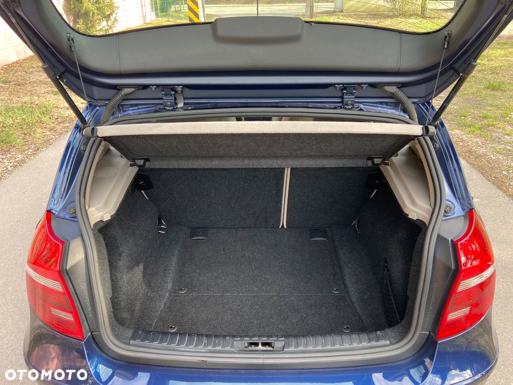 BMW Seria 1 118d - 32