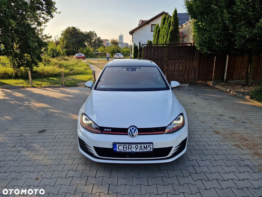 Volkswagen Golf - 2