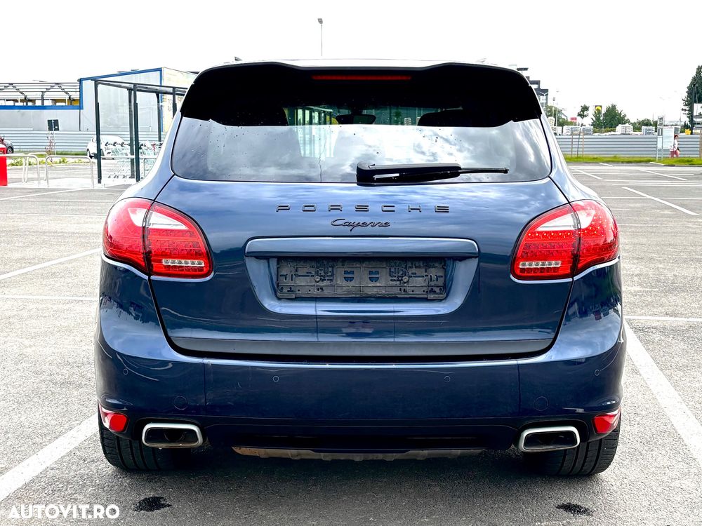 Porsche Cayenne 3.0 L V6 - 6