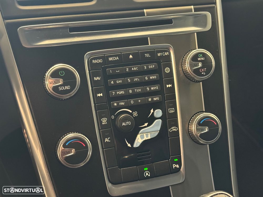 Volvo XC 60 2.0 D4 R-Design - 26