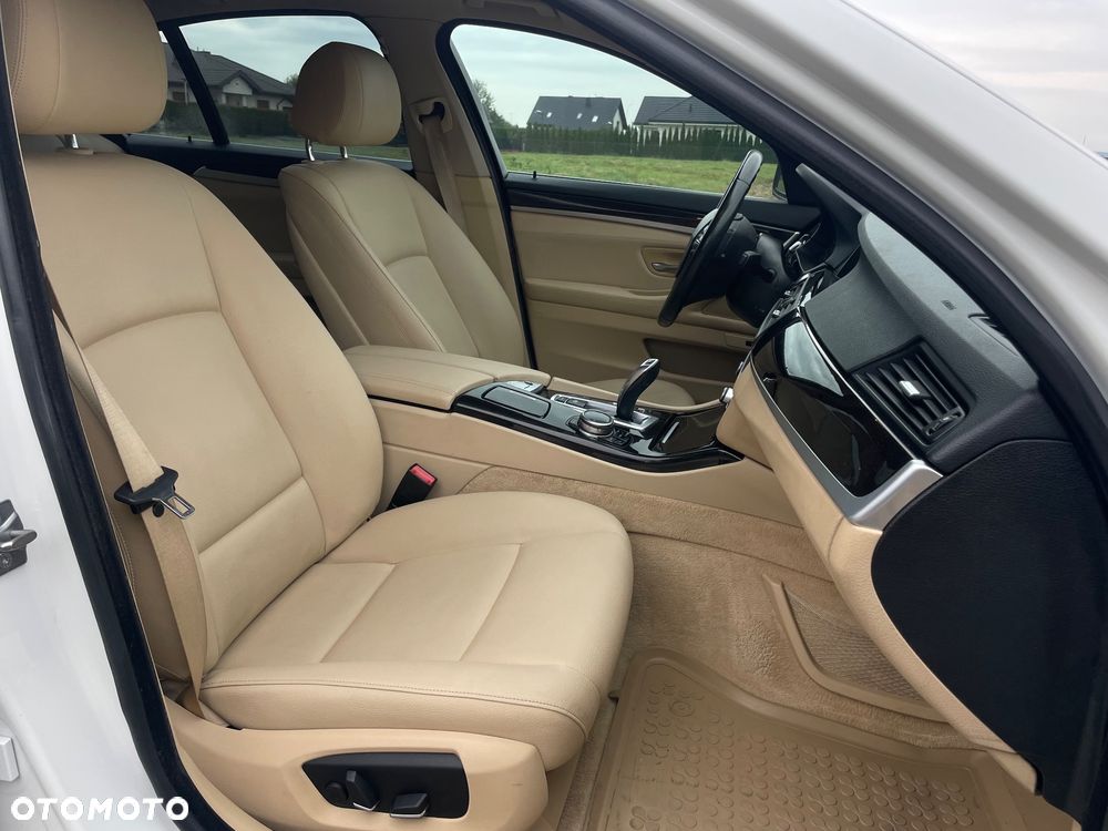 BMW Seria 5 528i xDrive Luxury Line - 18