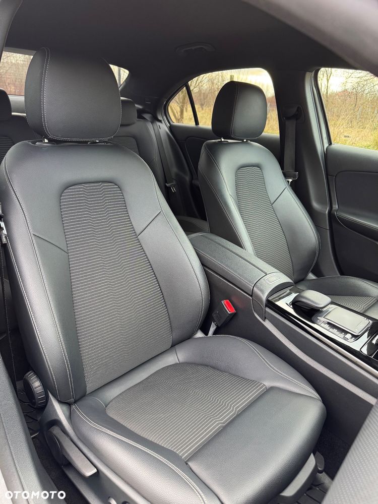 Mercedes-Benz Klasa A 180 Progressive 7G-DCT - 27