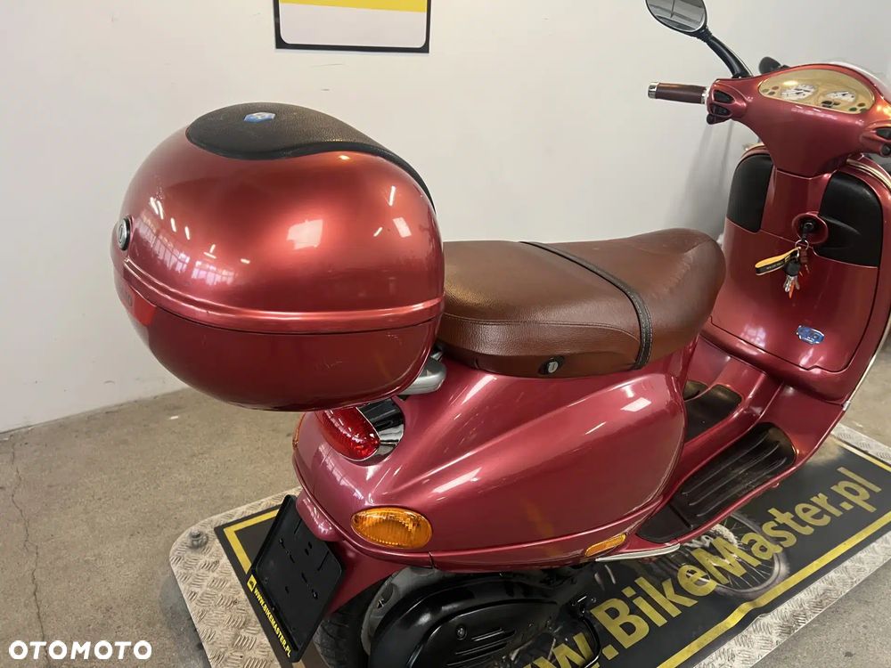 Piaggio Vespa - 16