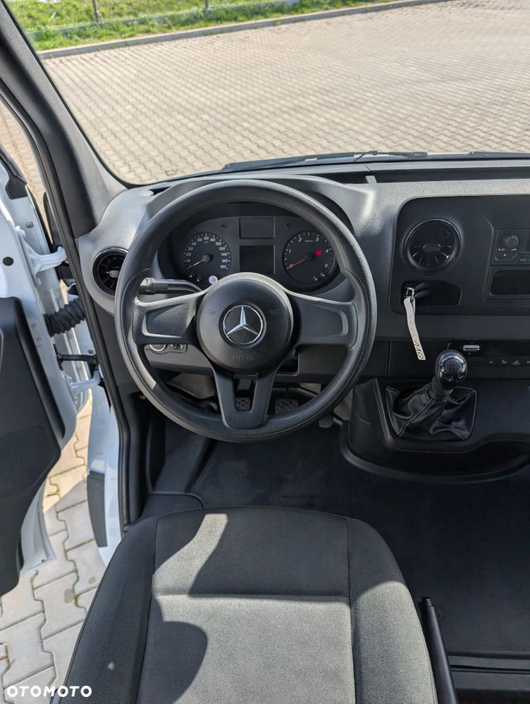 Mercedes-Benz Sprinter - 27