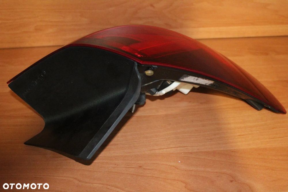 LAMPA LEWA TYLNA LEWY TYŁ W BŁOTNIK !CIEMNA! OPEL ASTRA J HATCHBACK 5 DRZWI EUROPA ORYGINALNA - 4