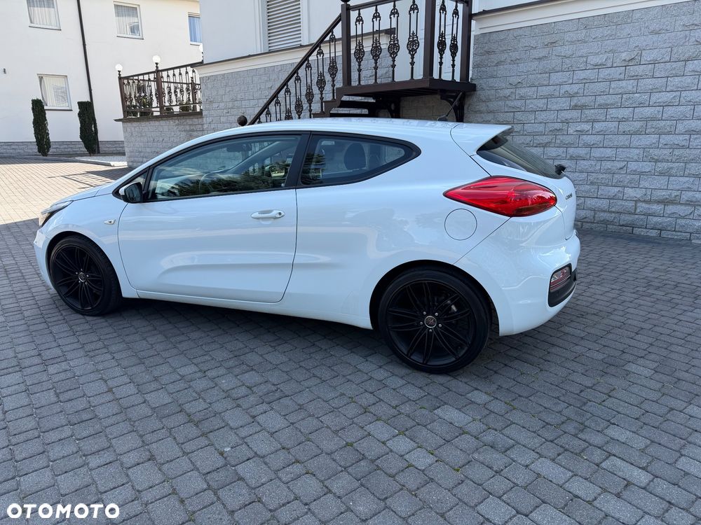 Kia Ceed 1.6 GDI Dream Team Edition - 16