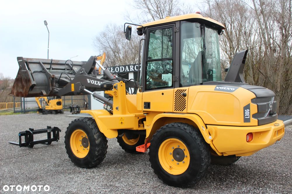 Volvo L30G /Łyżka/ Widły /2750Mtg