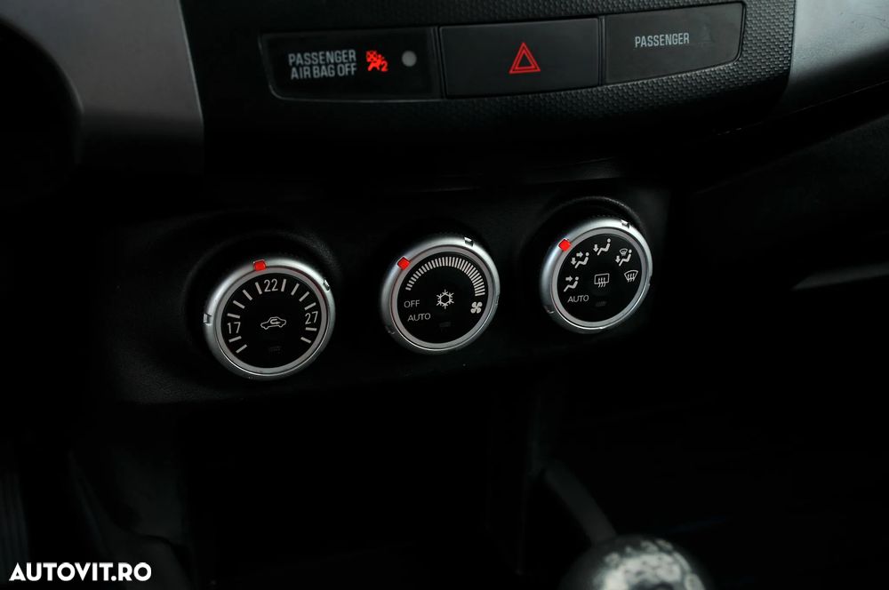 Mitsubishi Outlander - 16